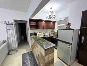 Private kitchen - Modern Apartment in Sheikh Zayed (Sheikh Zayed)