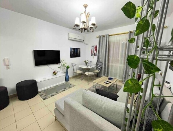 Living area - Modern Apartment in Sheikh Zayed (Sheikh Zayed)