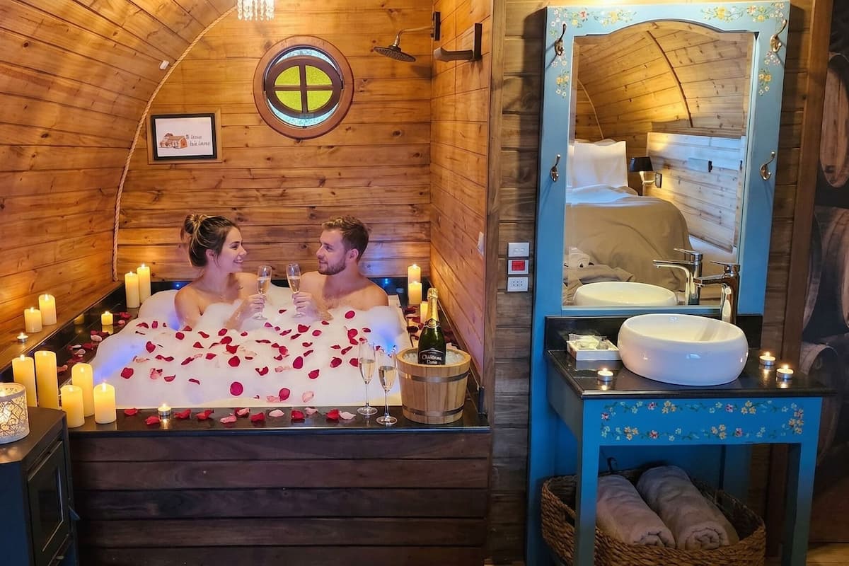 Lyxsvit - 1 kingsize-säng - bubbelbad - utsikt mot bergen | Egyptiska bomullslakan och sängtillbehör av högsta kvalitet