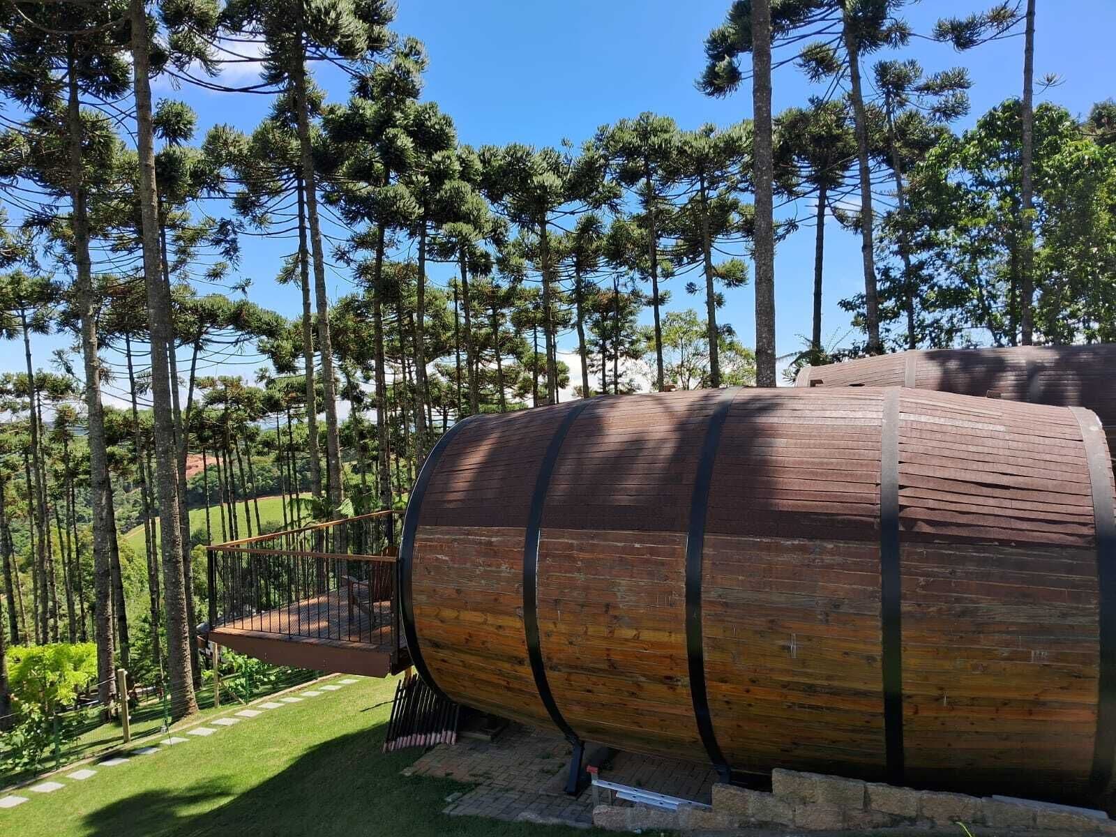 Deluxe Double Room, 1 King Bed, Non Smoking, Pets Allowed | Egyptian cotton sheets, premium bedding, pillowtop beds, minibar