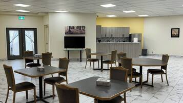 Free continental breakfast on weekdays