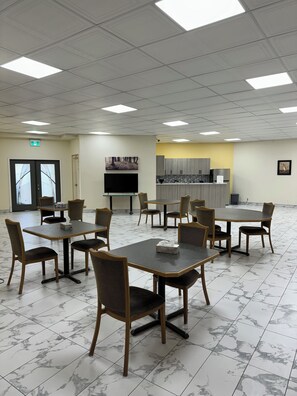 Free continental breakfast on weekdays