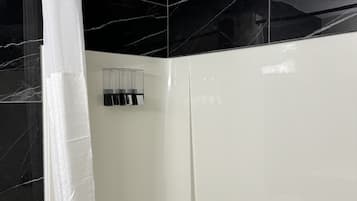 Combined shower/bathtub, deep-soaking bathtub, free toiletries, towels