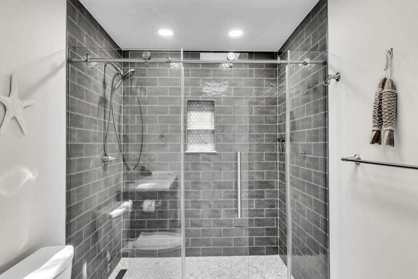 Shower, hair dryer, towels