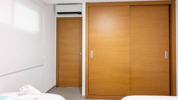 2 slaapkamers, een strijkplank/strijkijzer, gratis wifi, beddengoed