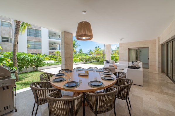 Outdoor dining