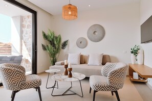 Villa, piscine privée | Coin séjour | Télévision LCD de 50 pouces avec chaînes par satellite