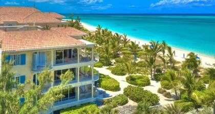Villa 102: 1st Floor, 2 Bedrooms with King Beds, 2 Baths, Ocean Front Sleeps 4-5
