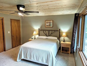 5 bedrooms, iron/ironing board, WiFi, bed sheets