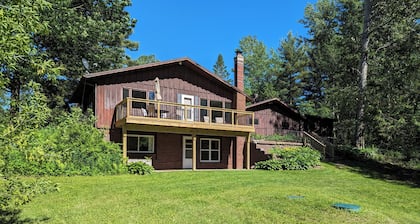 Riverfront - Kayaks - Game room - 15 min to Granite Peak Ski Resort