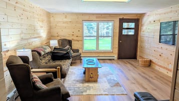 Smart-TV, Kamin, Tischfußball, Tischtennisplatte