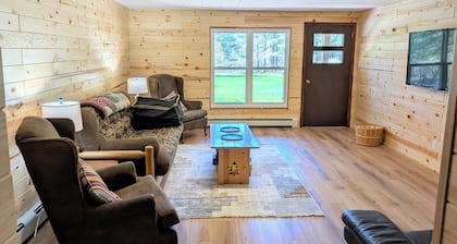 Riverfront - Kayaks - Game room - 15 min to Granite Peak Ski Resort