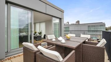 Executive-lejlighed - 2 soveværelser - 2 badeværelser | Terrasse/gårdhave