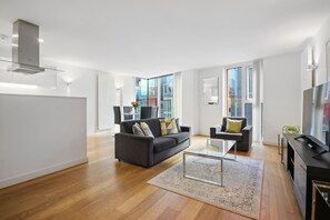Apartamento luxo, 2 quartos, 2 banheiros | Cofres nos quartos, cortinas blackout, ferros/tábuas de passar roupa