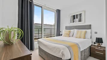 Executive-lejlighed - 2 soveværelser - 2 badeværelser | Pengeskab på værelset, skrivebord, arbejdsområde til bærbare computere