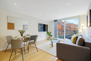 In-room safe, blackout curtains, iron/ironing board, free WiFi - Cubo Apartments Farringdon (London)