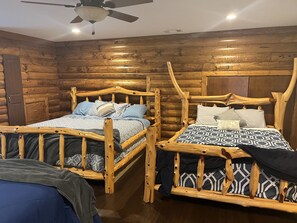 3 bedrooms, in-room safe, iron/ironing board, WiFi