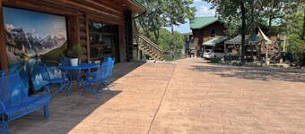 Out of Town Guest House/ Book 2 nights check out late 5pm on 3rd day