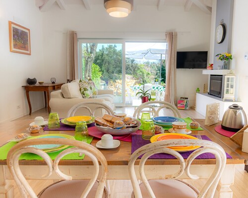 Family-sized villa in the heart of Rome countryside 