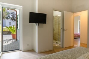 3 chambres, bureau, fer et planche à repasser, accès au Wi-Fi (inclus)