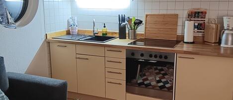 Oven, stovetop, dishwasher