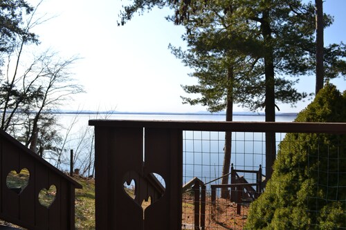 Lake Champlain house: sunsets, mountains, fishing