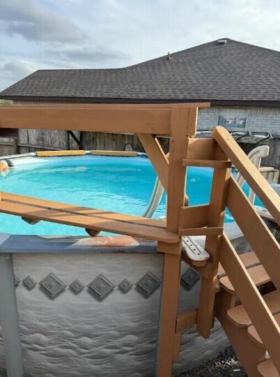 Entire 4BR 2 BA Home with Pool Near Space X , LNG & SPI