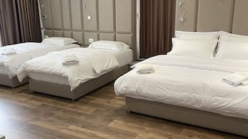 Deluxe Quadruple Room | Desk, free WiFi