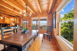 Dining - Mtn Views/Theatre/HotTub/PoolTable/GameRm/Firepit Sleeps 16 (Pigeon Forge)