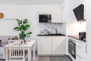 Refrigerador, microondas, horno y lavavajillas 