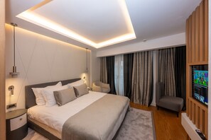 Dobbeltrom – superior | Sengetøy av topp kvalitet, minibar, safe på rommet og skrivebord