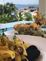 Alimentos y bebidas