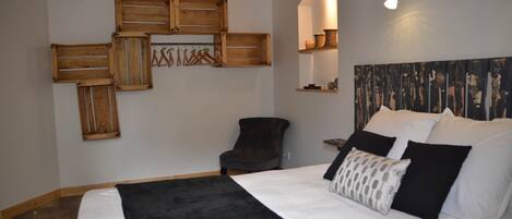 2 bedrooms, iron/ironing board, free WiFi