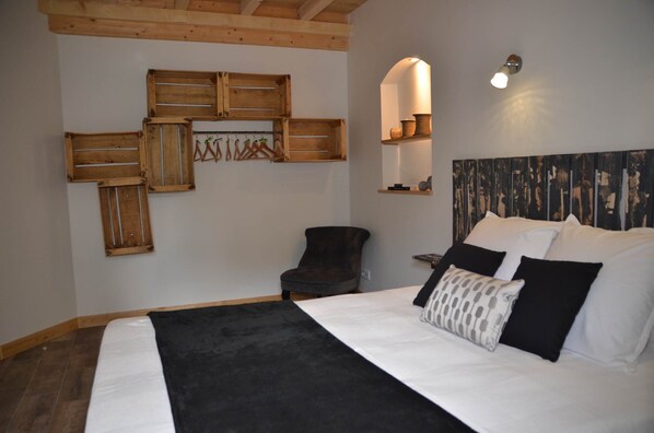 2 makuuhuonetta, silitysrauta/-lauta, ilmainen Wi-Fi