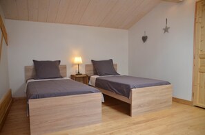 2 bedrooms, iron/ironing board, travel cot, free WiFi - Gîte "La Cordonnerie (MONTGAILLARD LAURAGAIS)