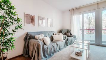 Basic Apartment | Living area | 32-inch flat-screen TV with satellite channels, heated floors