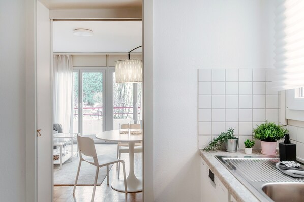 Basic Apartment | Private kitchen | Fridge, microwave, oven, dishwasher - Pink Flat (Chiasso)