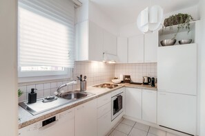 Basic Apartment | Private kitchen | Fridge, microwave, oven, dishwasher - Pink Flat (Chiasso)