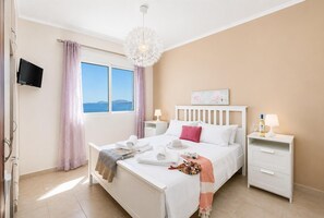 3 habitaciones, tabla de planchar con plancha, cuna de viaje y wifi 