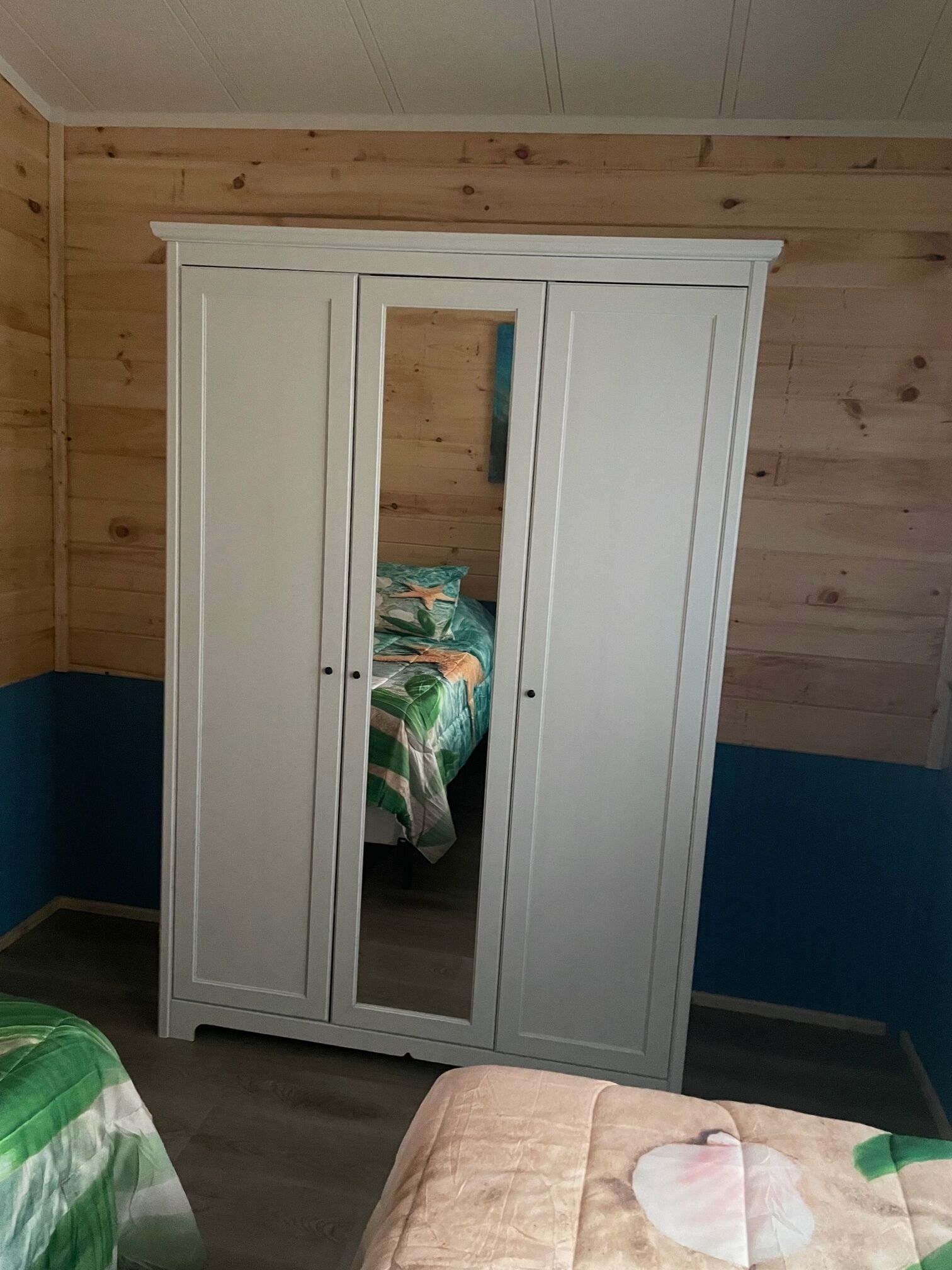 1 bedroom, bed sheets