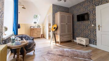 Comfort-Doppelzimmer | Individuell dekoriert, Schreibtisch, kostenloses WLAN, Bettwäsche