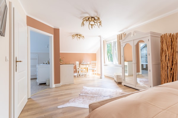 Comfort-Doppelzimmer | Individuell dekoriert, Schreibtisch, kostenloses WLAN, Bettwäsche