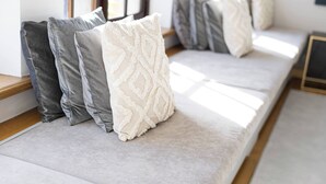A modern living room with a sofa set and decorative pillows. - Luxury Grand-Place Flat  (Brussels)