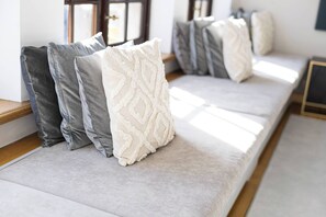 Smart-tv, een open haard, Netflix en streamingdiensten