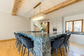 Leilighet – president | Eget kjøkken | Kjøleskap, mikrobølgeovn, ovn og kokeplater