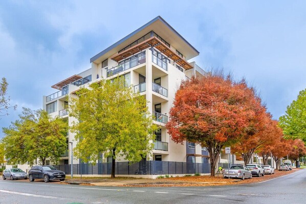 Exterior - Gateway Apt in Kingston Central! (Kingston)