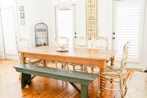Dining - Summer Special! Cute Cottage Steps to Beach & Pool (St. Simons Island)