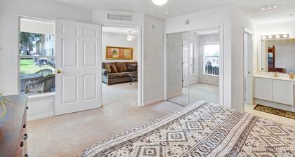 Estancia sencilla condominio de 3 habitaciones y 2 baños, a 12 minutos de Disney