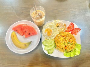 Breakfast meal - Grand Dragon Noi Bai Hotel (Hanoi)