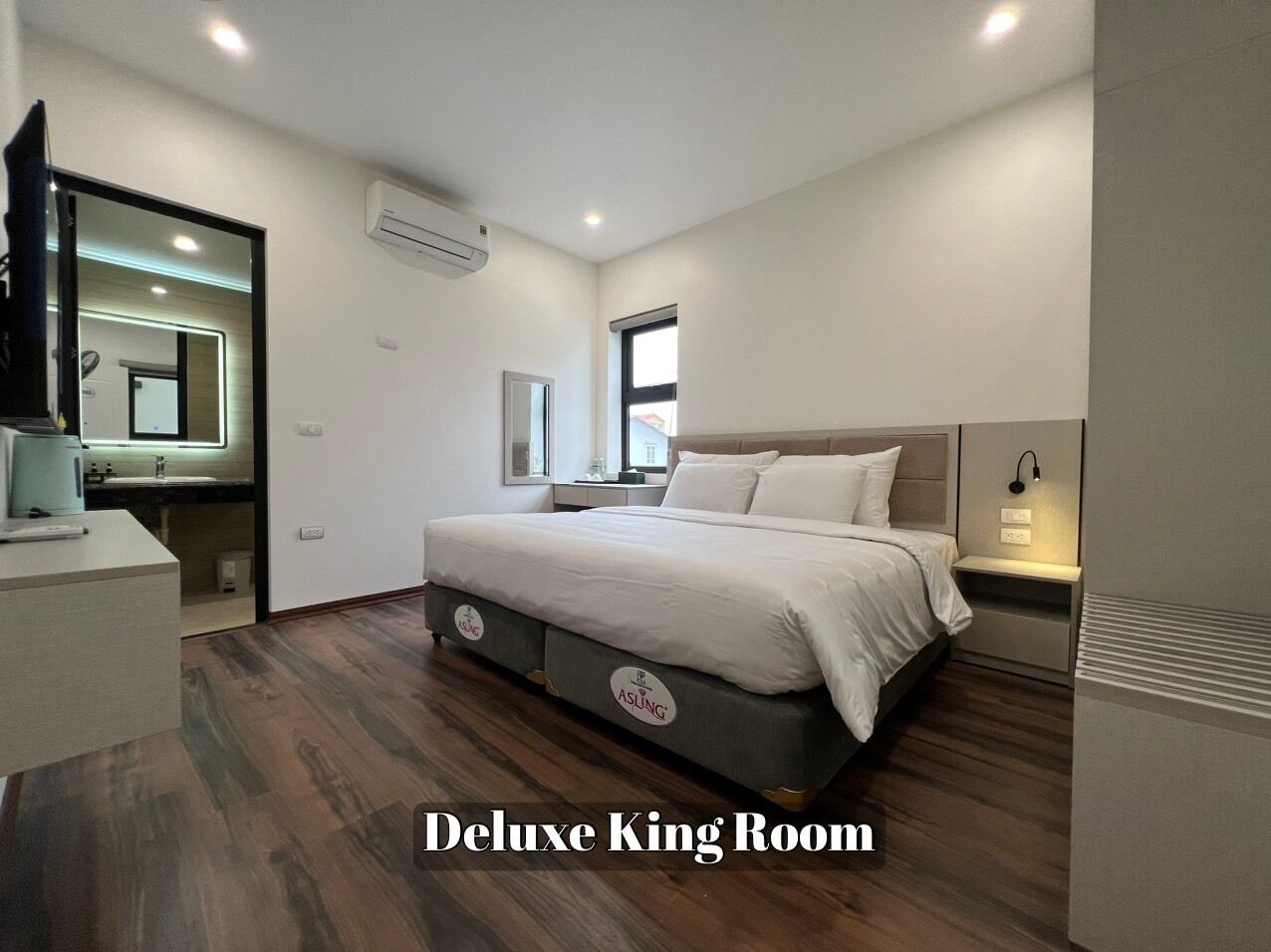 Deluxe Room, 1 King Bed | Desk, free WiFi, bed sheets